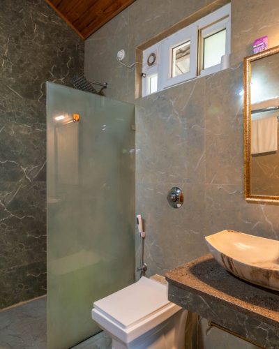 Nysa-Estate-5-bhk-luxury-villa-in-coorg-with-private-pool-and-spacious-rooms-bathroom