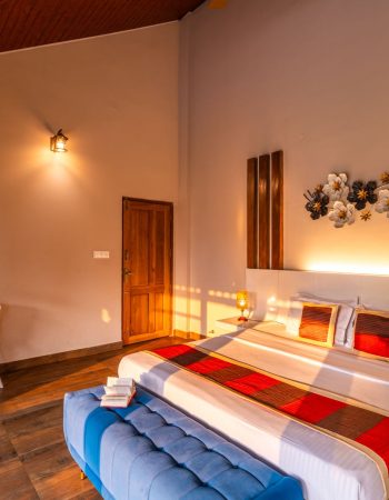 Nysa-Estate-5-bhk-luxury-villa-in-coorg-with-private-pool-and-spacious-rooms-evening-bedroom
