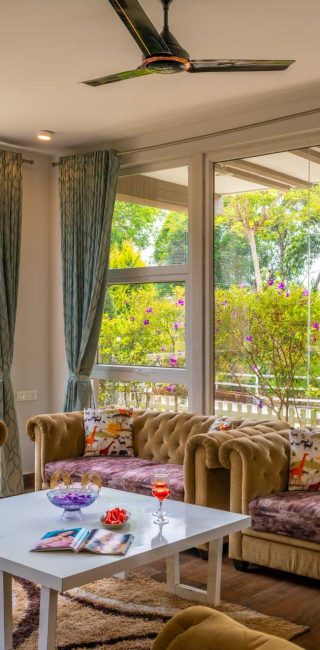 Nysa-Estate-5-bhk-luxury-villa-in-coorg-with-private-pool-and-spacious-rooms-living-room-360view