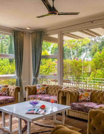 Nysa-Estate-5-bhk-luxury-villa-in-coorg-with-private-pool-and-spacious-rooms-living-room-360view
