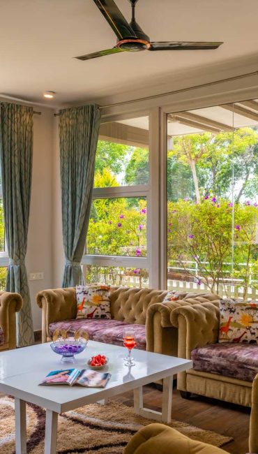 Nysa-Estate-5-bhk-luxury-villa-in-coorg-with-private-pool-and-spacious-rooms-living-room-360view