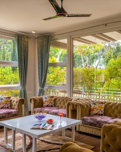 Nysa-Estate-5-bhk-luxury-villa-in-coorg-with-private-pool-and-spacious-rooms-living-room-360view