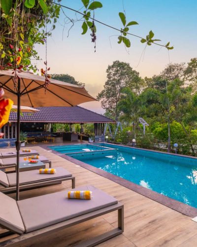 Nysa-Estate-5-bhk-luxury-villa-in-coorg-with-private-pool-and-spacious-rooms-pool-sunbed-creepers