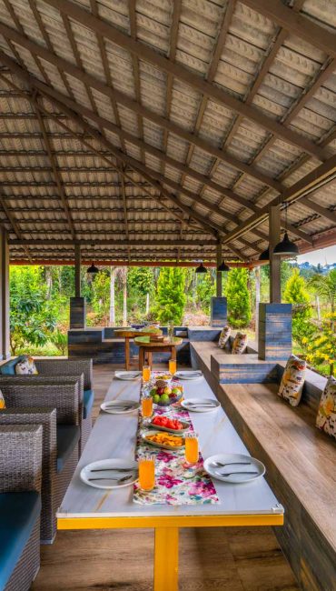 Nysa-Estate-5-bhk-luxury-villa-in-coorg-with-private-pool-and-spacious-rooms-poolside-dining-setup