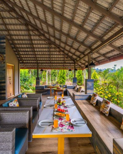 Nysa-Estate-5-bhk-luxury-villa-in-coorg-with-private-pool-and-spacious-rooms-poolside-dining-setup