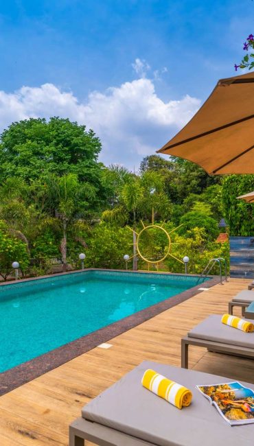 Nysa-Estate-5-bhk-luxury-villa-in-coorg-with-private-pool-and-spacious-rooms-poolside-sunbeds