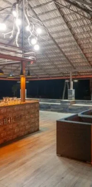 pool side infinity bar